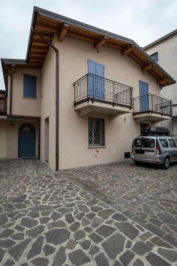 Casa Mari Fronte Lago Salo 0*,  Italy